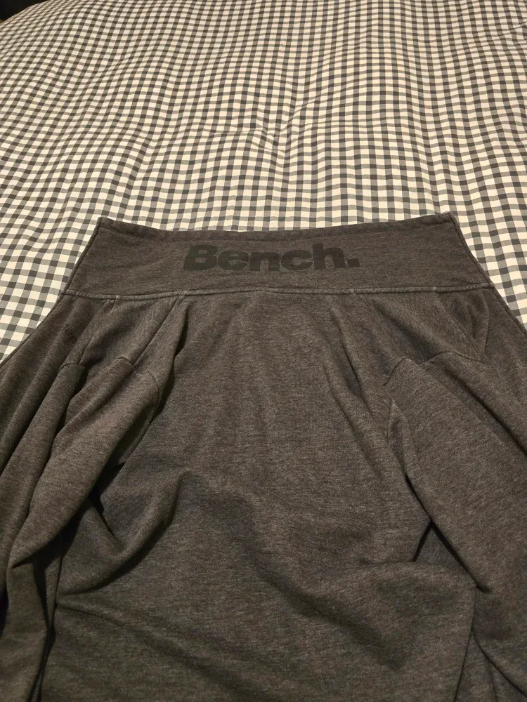 Bench. Grey L/G Pullover
