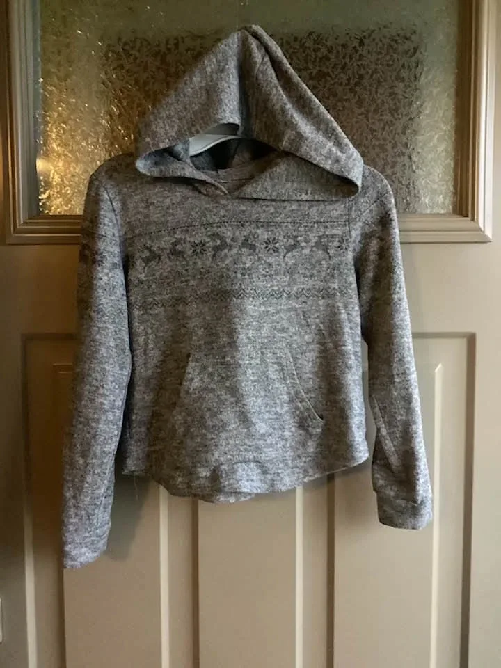 Girls sz 4 sweaters $4 each image indicator(3)