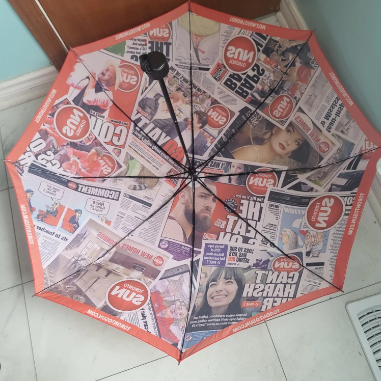 Toronto Sun Newspaper Print Umbrella - photo 3