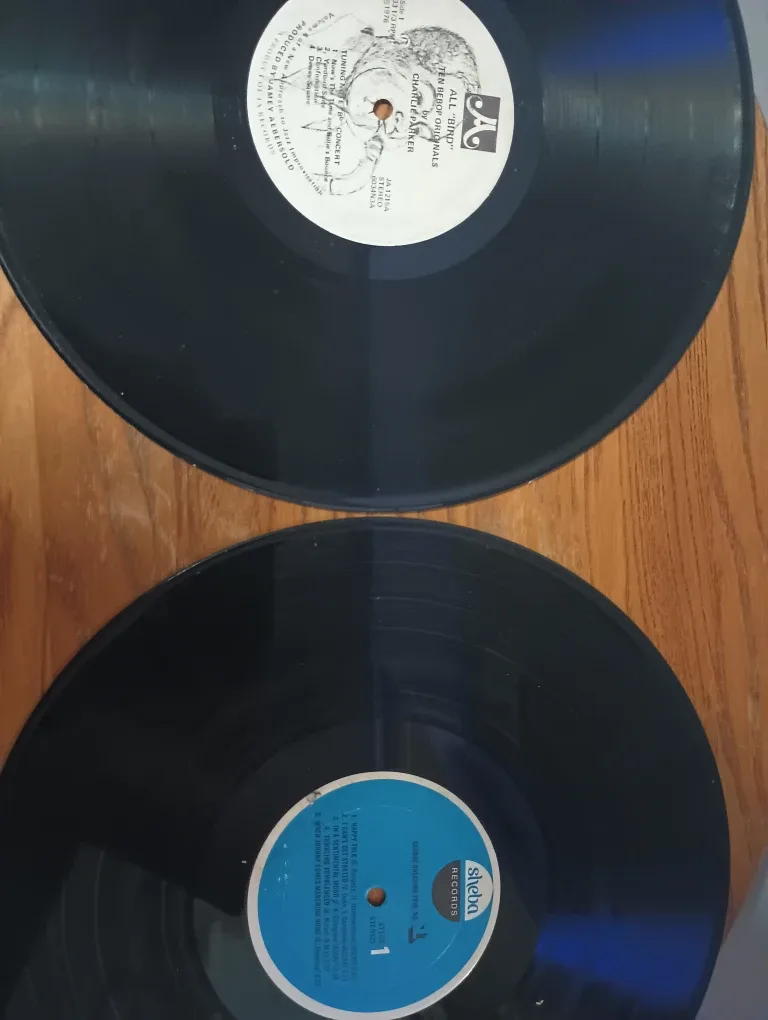 Mixed Lot of 12" Vinyl Records image indicator(3)