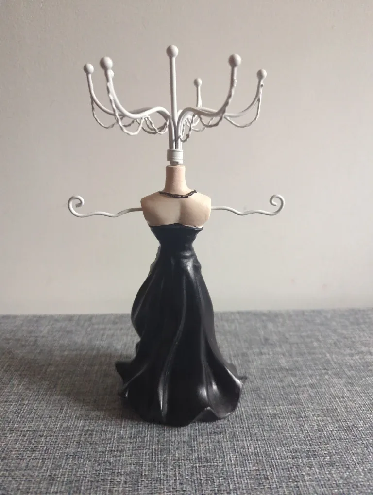 Dress-Shaped Jewelry Stand image indicator(2)
