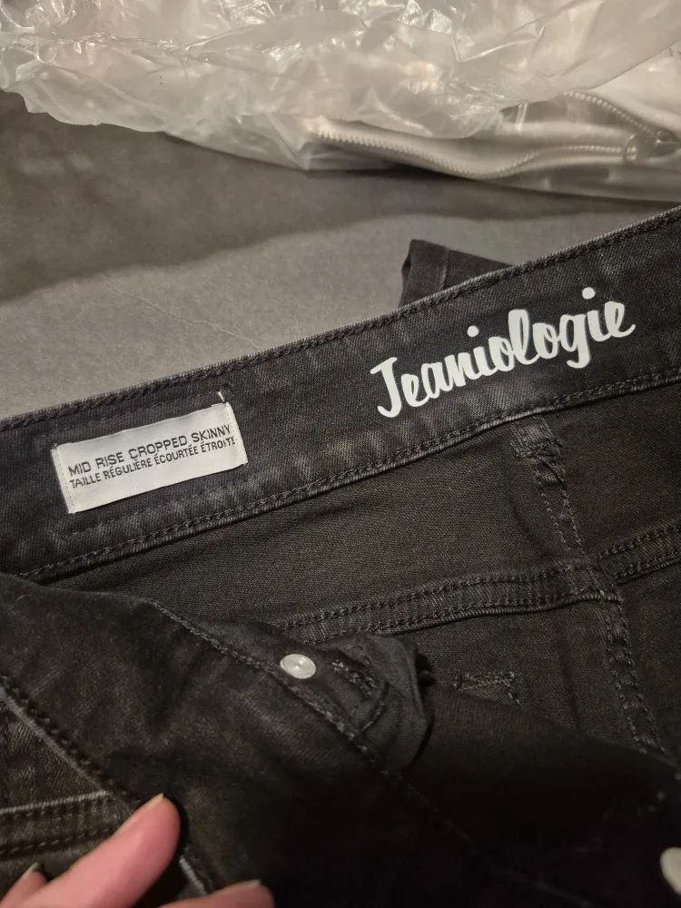 Jeaniologie Black Mid Rise Cropped Skinny Jeans