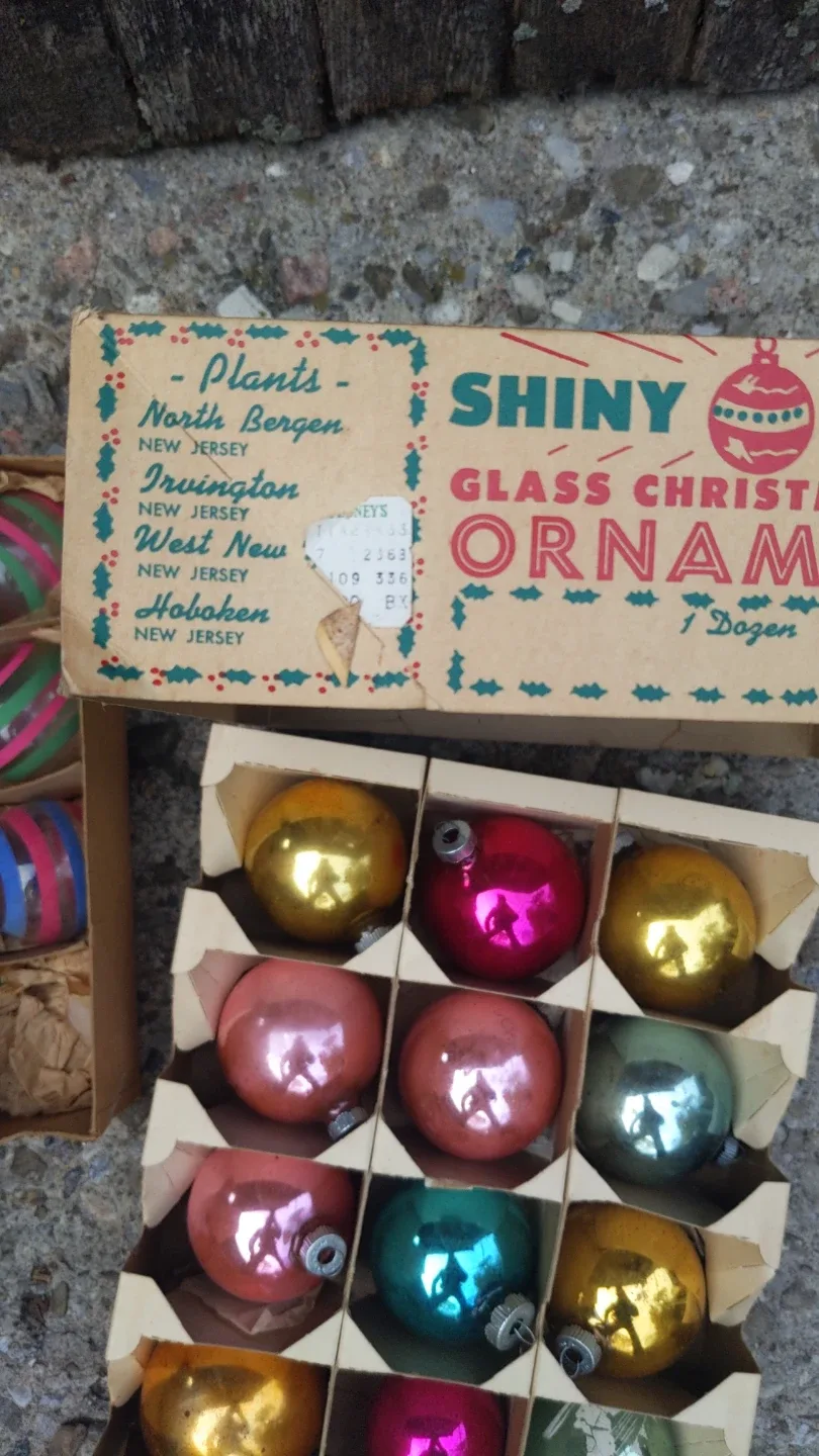 Vintage Shiny Brite Glass Christmas Ornaments image indicator(6)