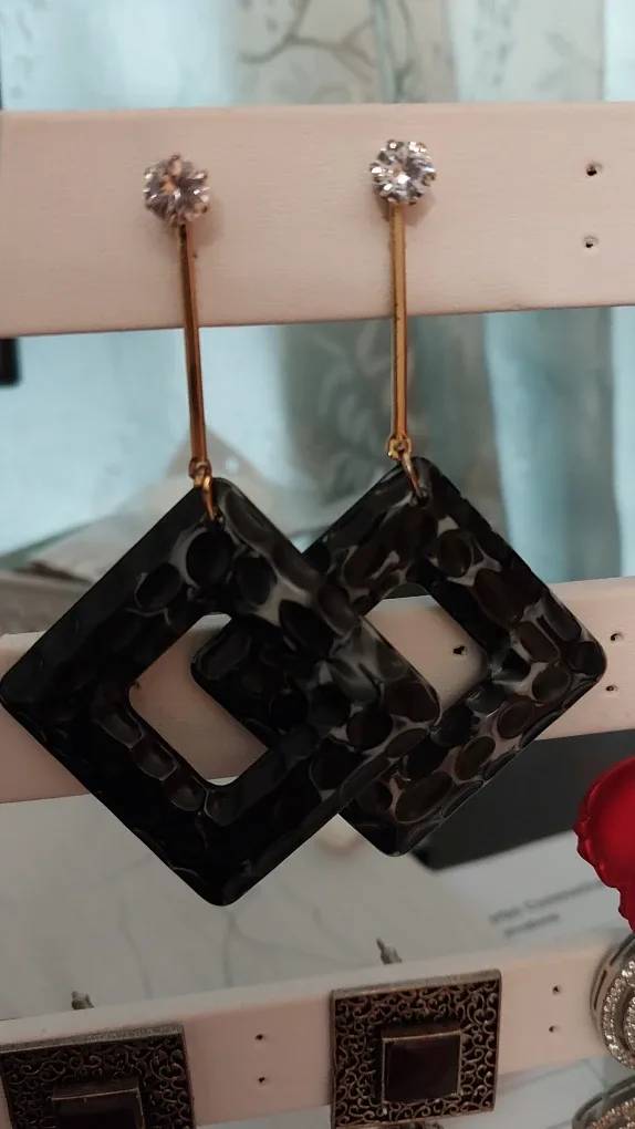 BRAND NEW Fashion Jewelry Black Square Dangle Earrings