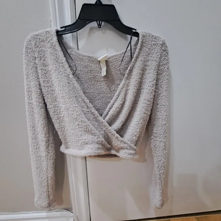 H&M Long Sleeve Crop Tops image indicator(2)