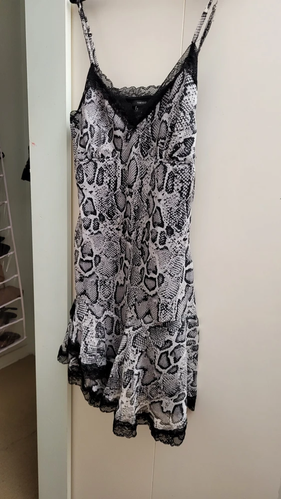 Assorted Women's Clothing - photo 4