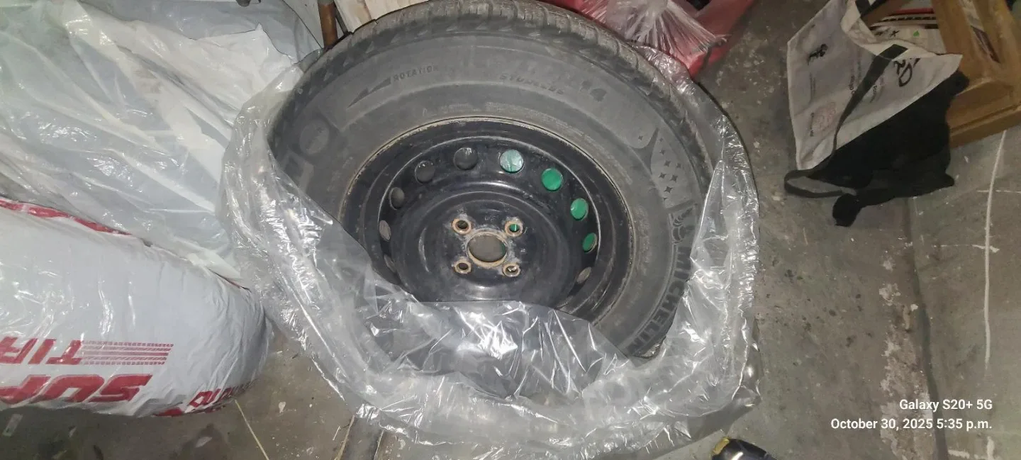 Michelin X-Ice 185/70R14 Studless Winter Tire image indicator(4)