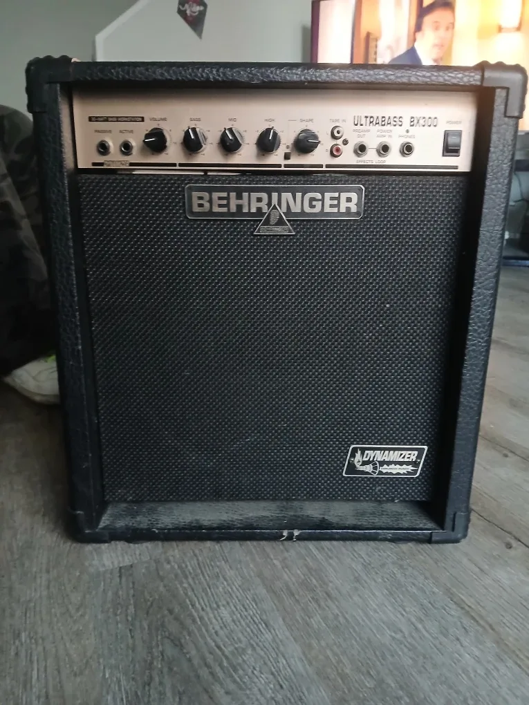 Behringer Ultrabass BX300 Amplifier