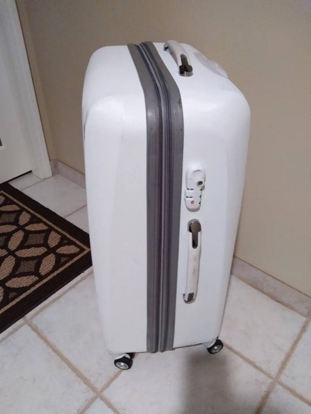 Samsonite White Luggage image indicator(2)