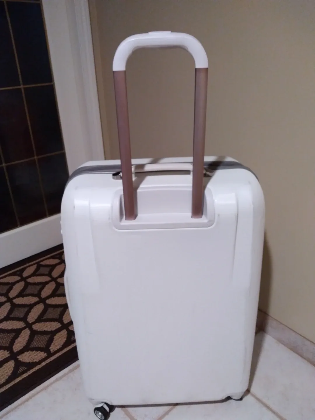 Samsonite White Luggage image indicator(3)