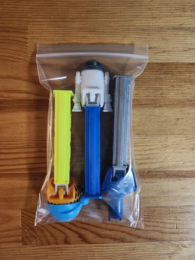 PEZ Dispensers - Star Wars R2-D2, Garfield, Batman image indicator(2)