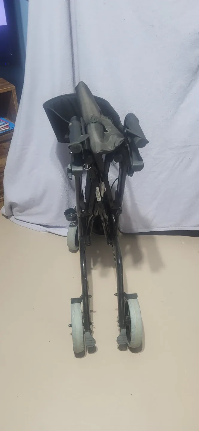 Four Wheel Walker with Seat & Basket image indicator(3)