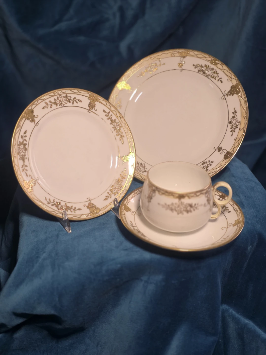 1920's Antique White & Gold China Set - photo 5