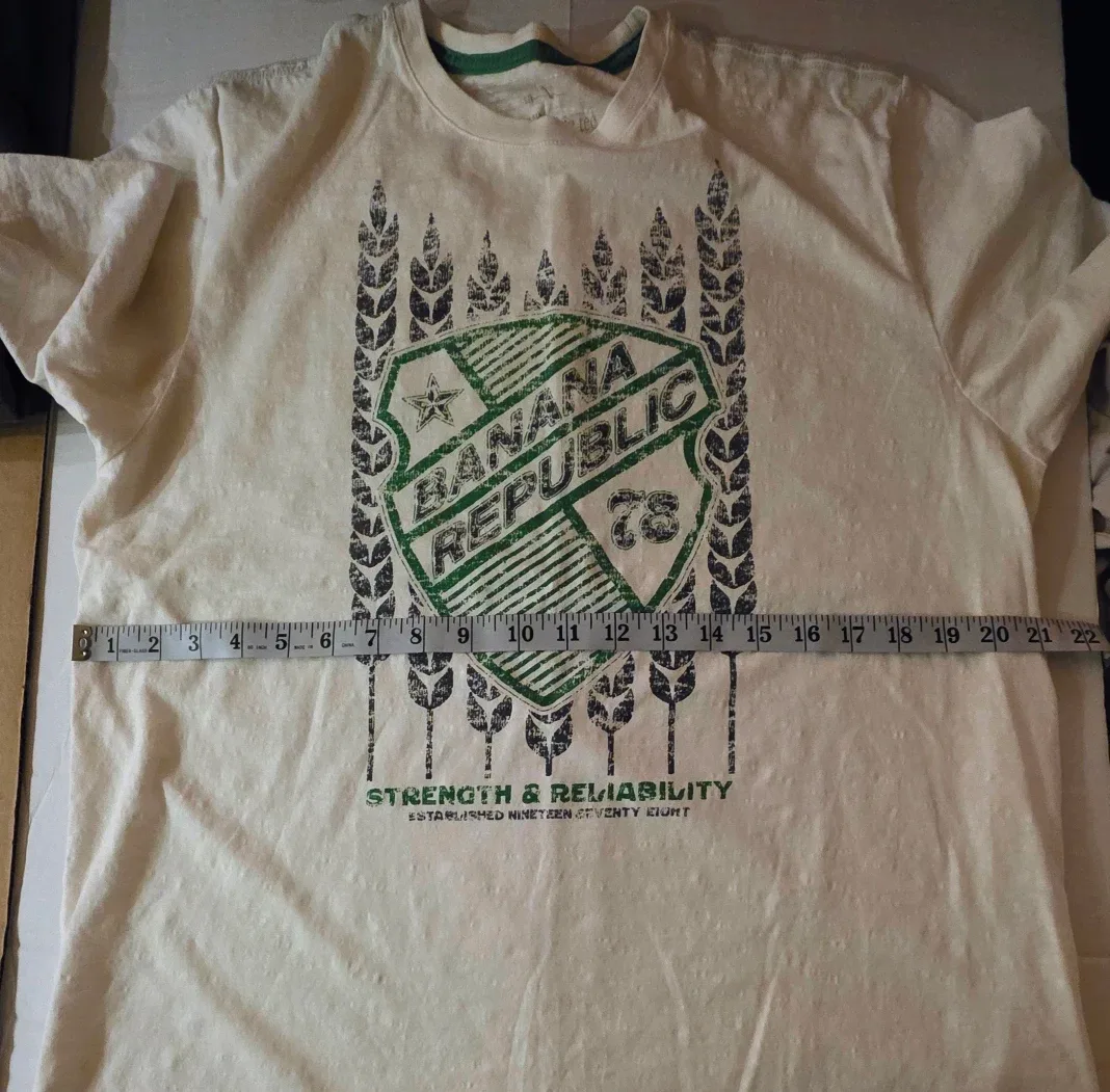 LARGE Banana Republic Graphic Tee - Size L image indicator(2)