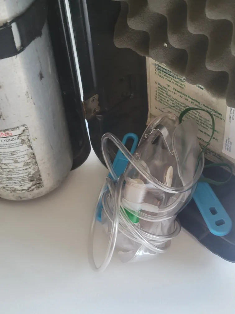 Portable Oxygen Tank with Case image indicator(4)