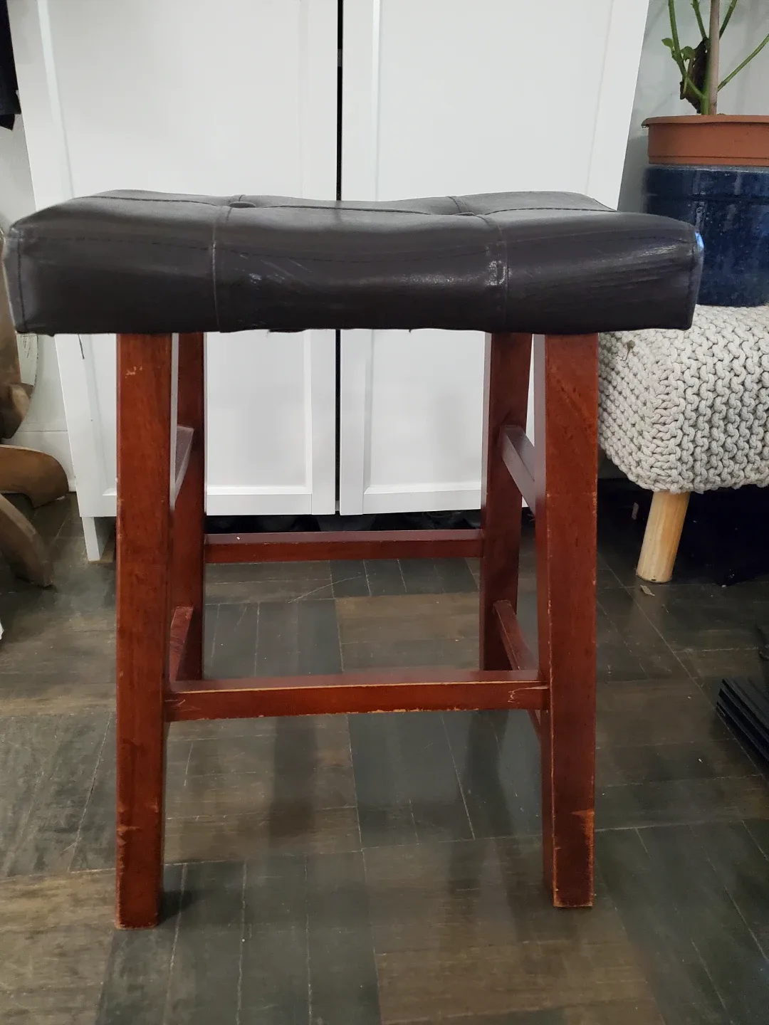Brown saddle Stool image indicator(2)
