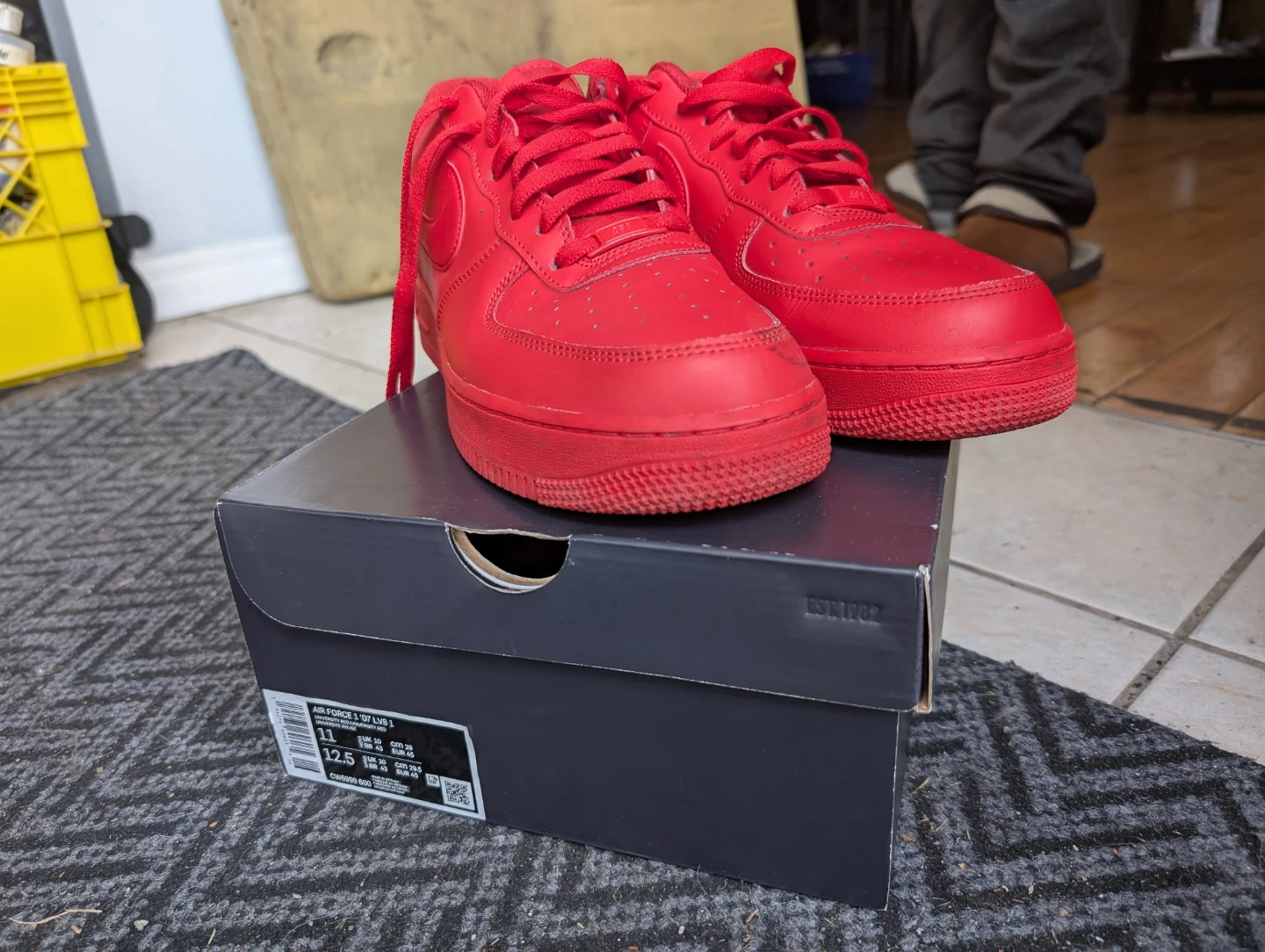 Nike Air force 1 low 07' lv8 1 triple red sneakers in box