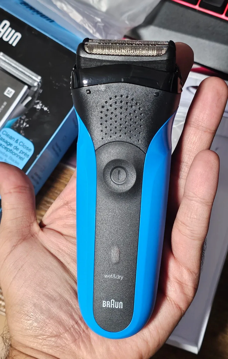 Braun Series 3 310s Wet & Dry Electric Shaver - New image indicator(4)