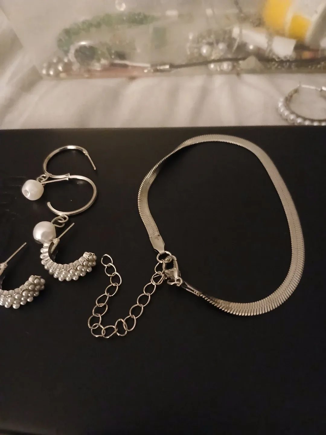 Earrings and bracelet set image indicator(3)