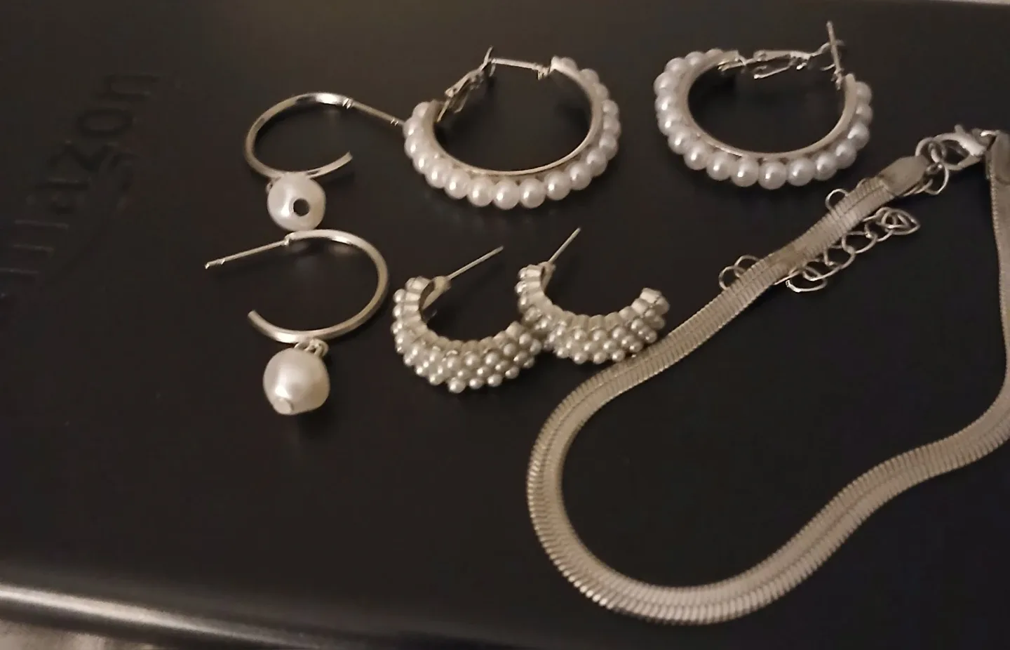 Earrings and bracelet set image indicator(6)