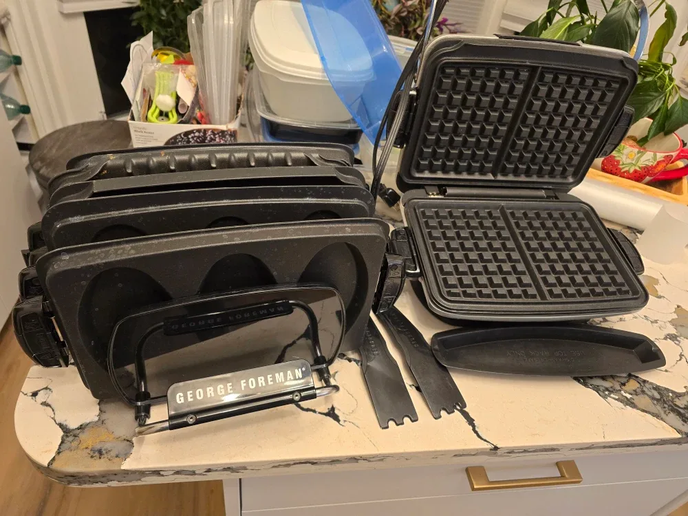 George Foreman Grill with Interchangeable Plates image indicator(10)