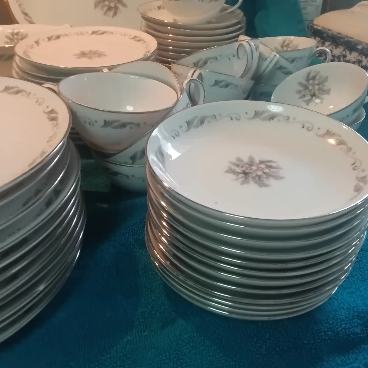 Vintage Mikuni Japan " Serena Pattern " For 12 +++ ( 92 PIECES ) image indicator(8)