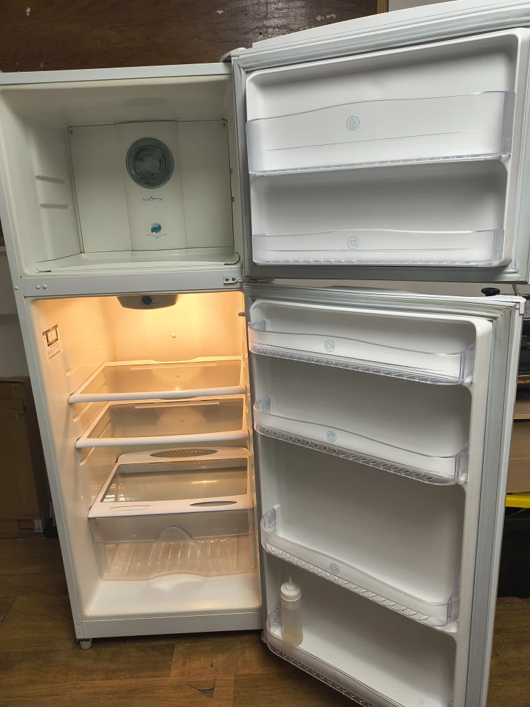 White Refrigerator twist air