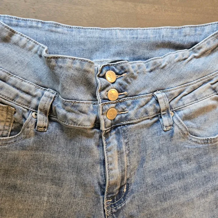 Suzanne Betro Denim Jeans - Size 12 or 32 image indicator(5)