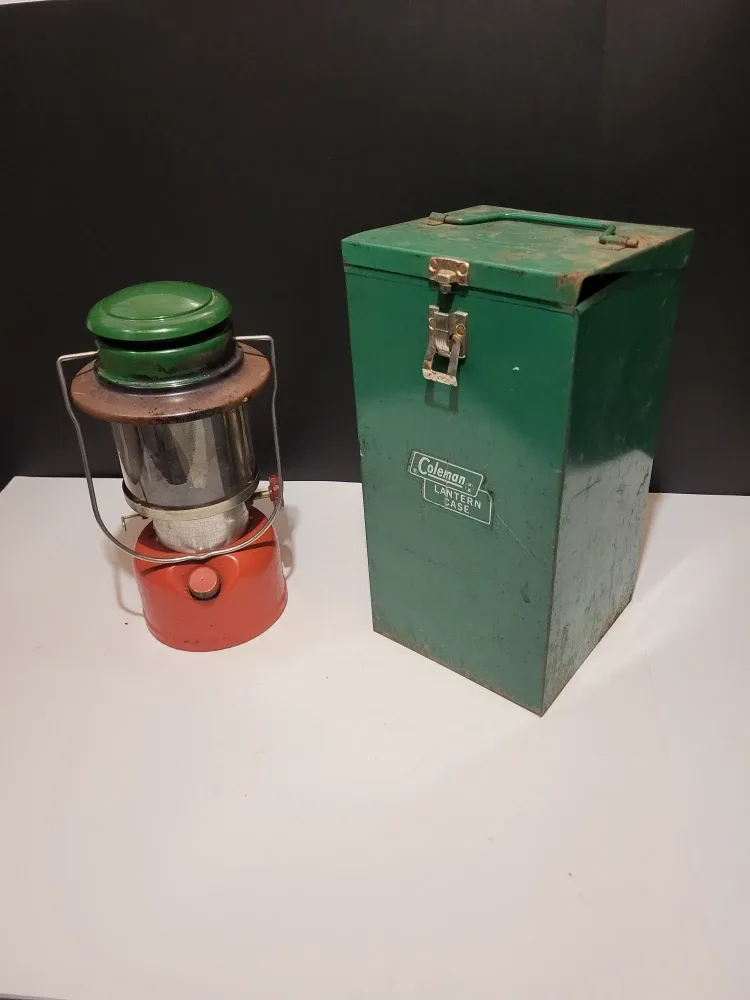 Vintage Coleman Model 335 Lantern with Case