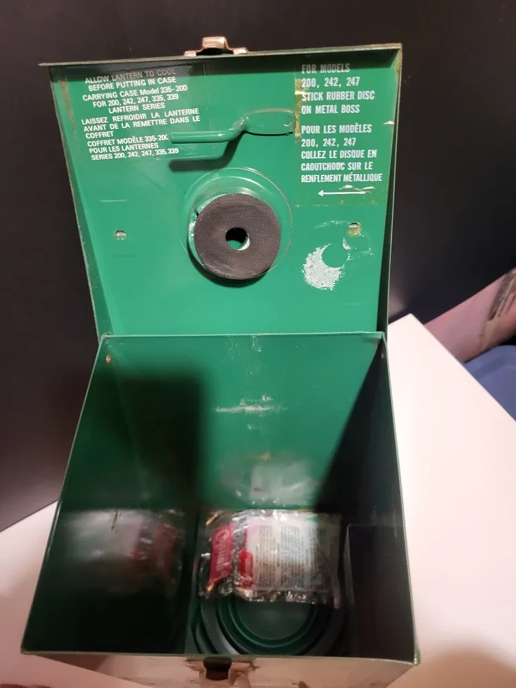 Vintage Coleman Model 335 Lantern with Case image indicator(4)