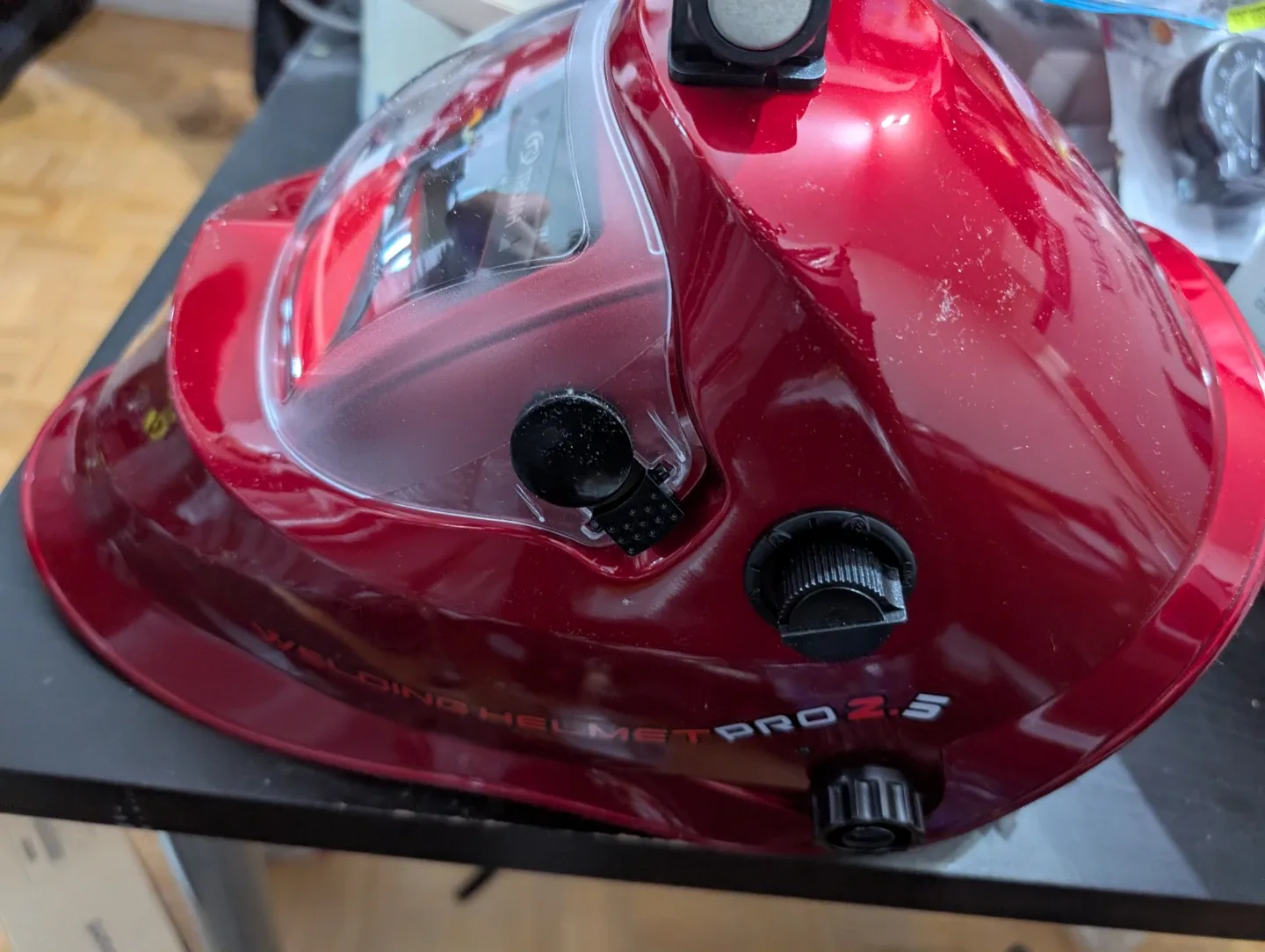 Auto-Darkening Welding Helmet PRO 2.5 - BRAND NEW image indicator(2)