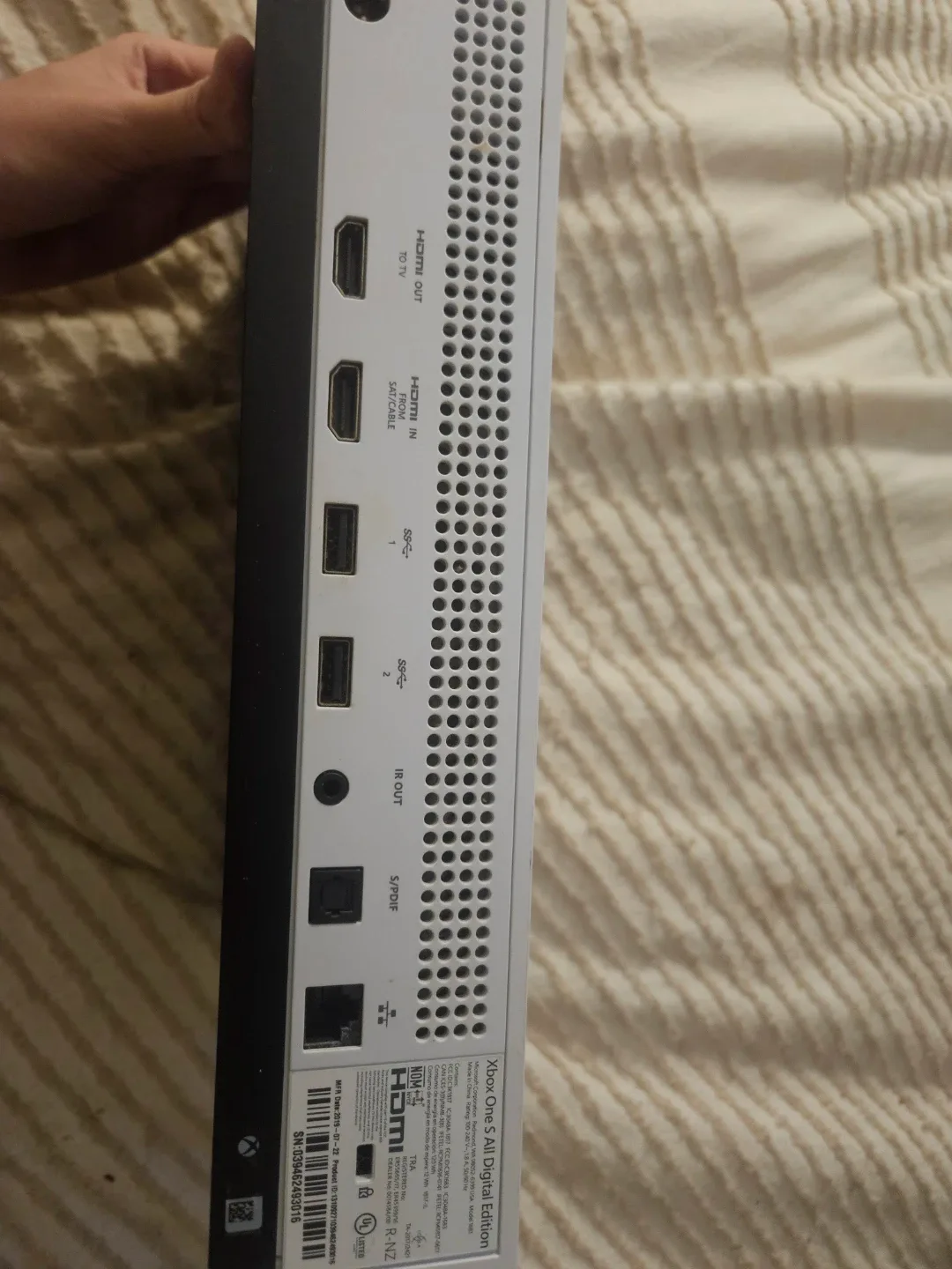 Xbox One S All Digital Edition image indicator(2)