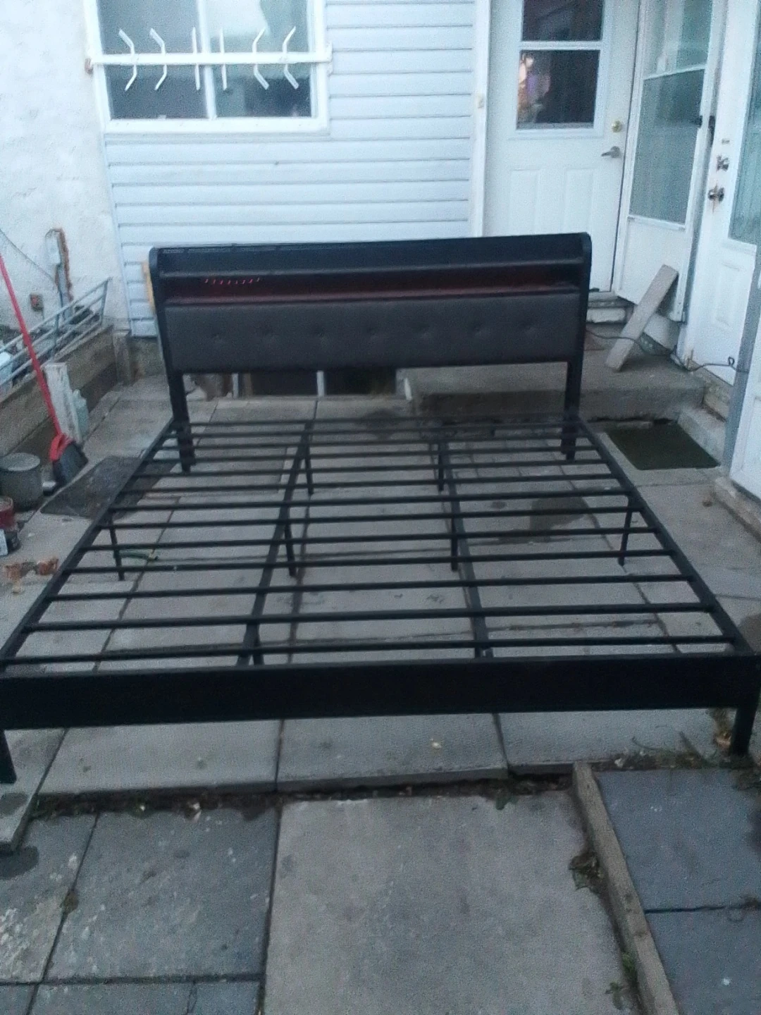 Sealy king size Mattress & frame- Like New! - photo 4