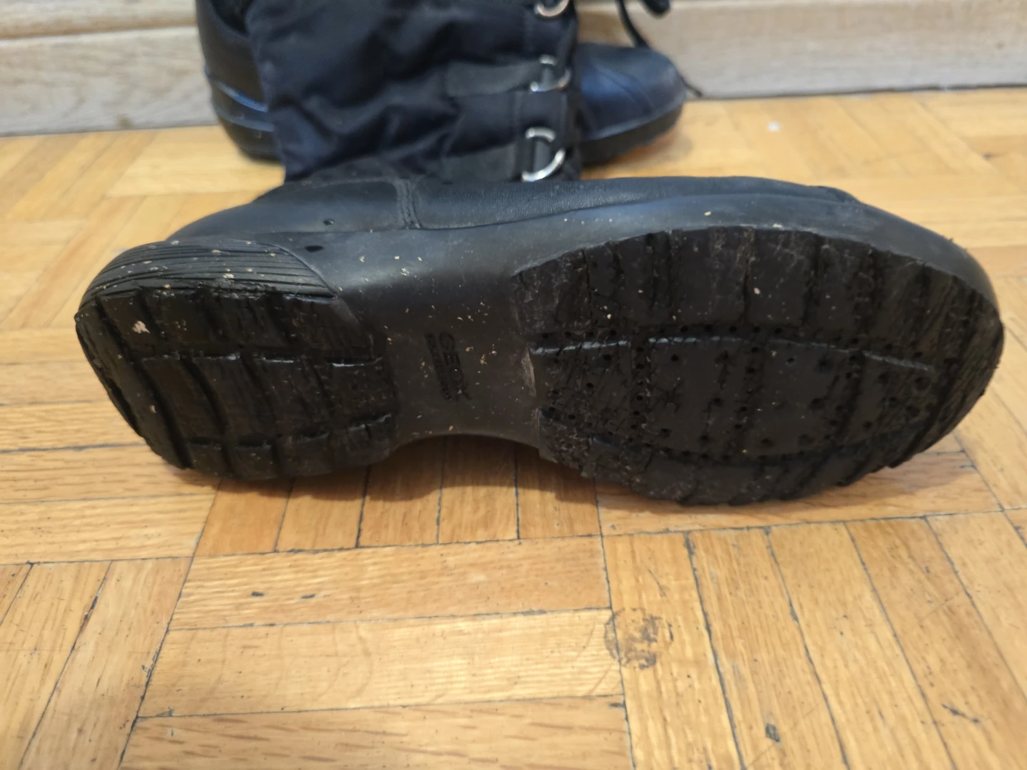 Womens GEOX Black Winter Boots IN GUC size 8 - photo 4