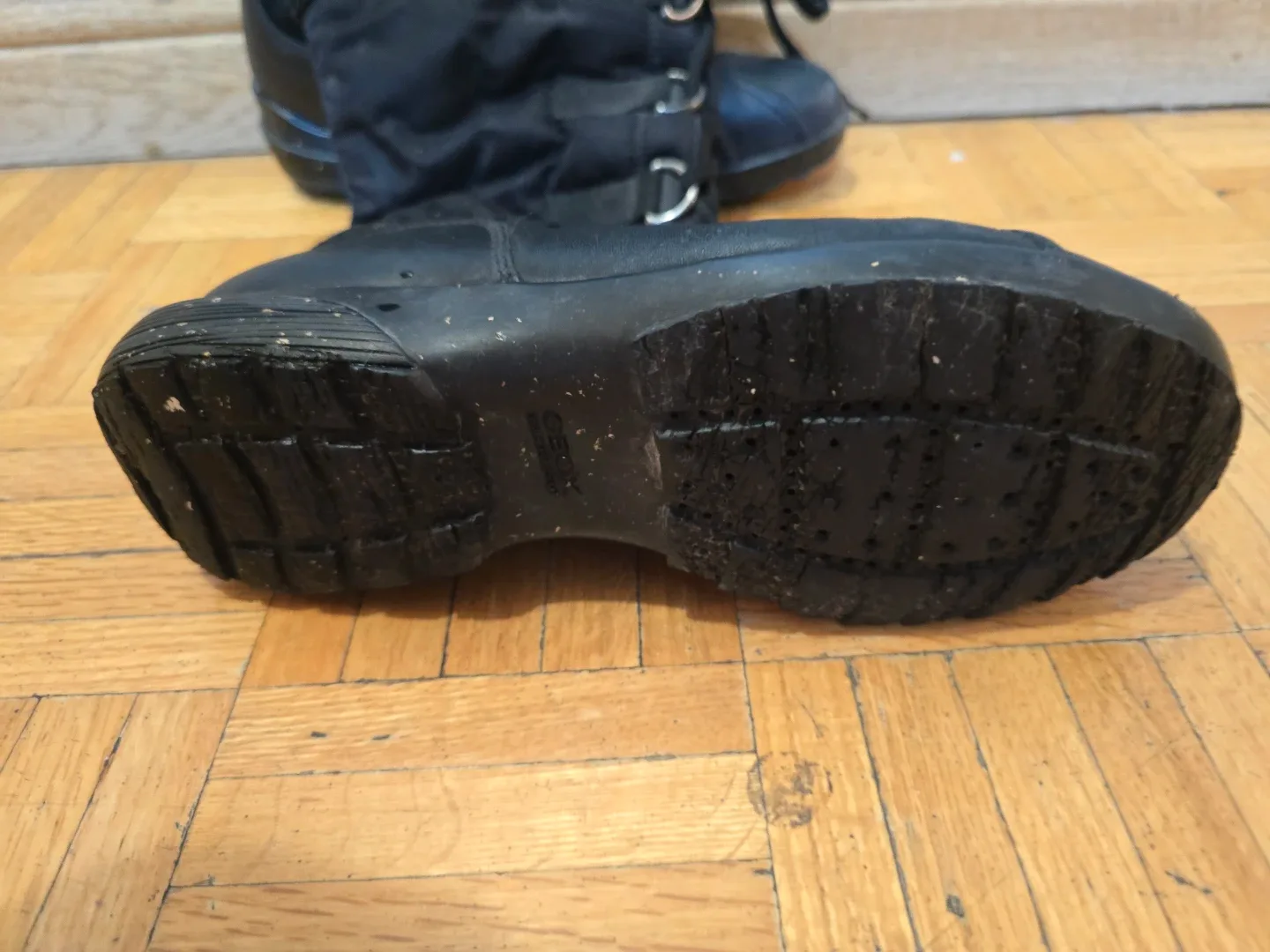 Womens GEOX Black Winter Boots IN GUC size 8 image indicator(4)