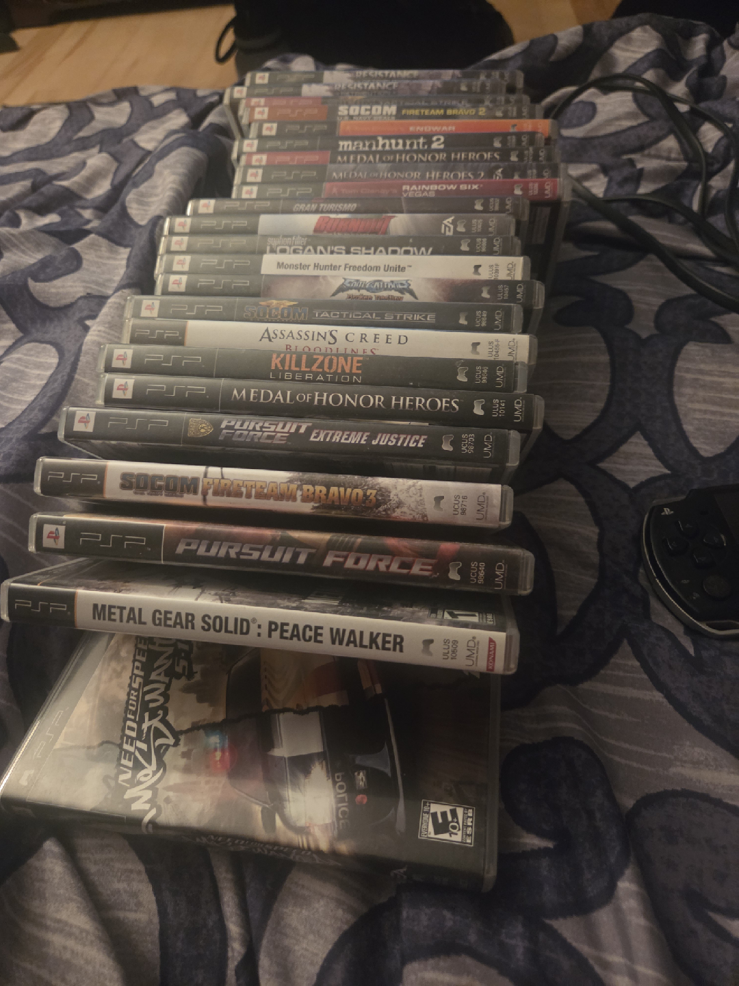 PSP Games Lot with used PSP E-1000 console and charger - photo 2
