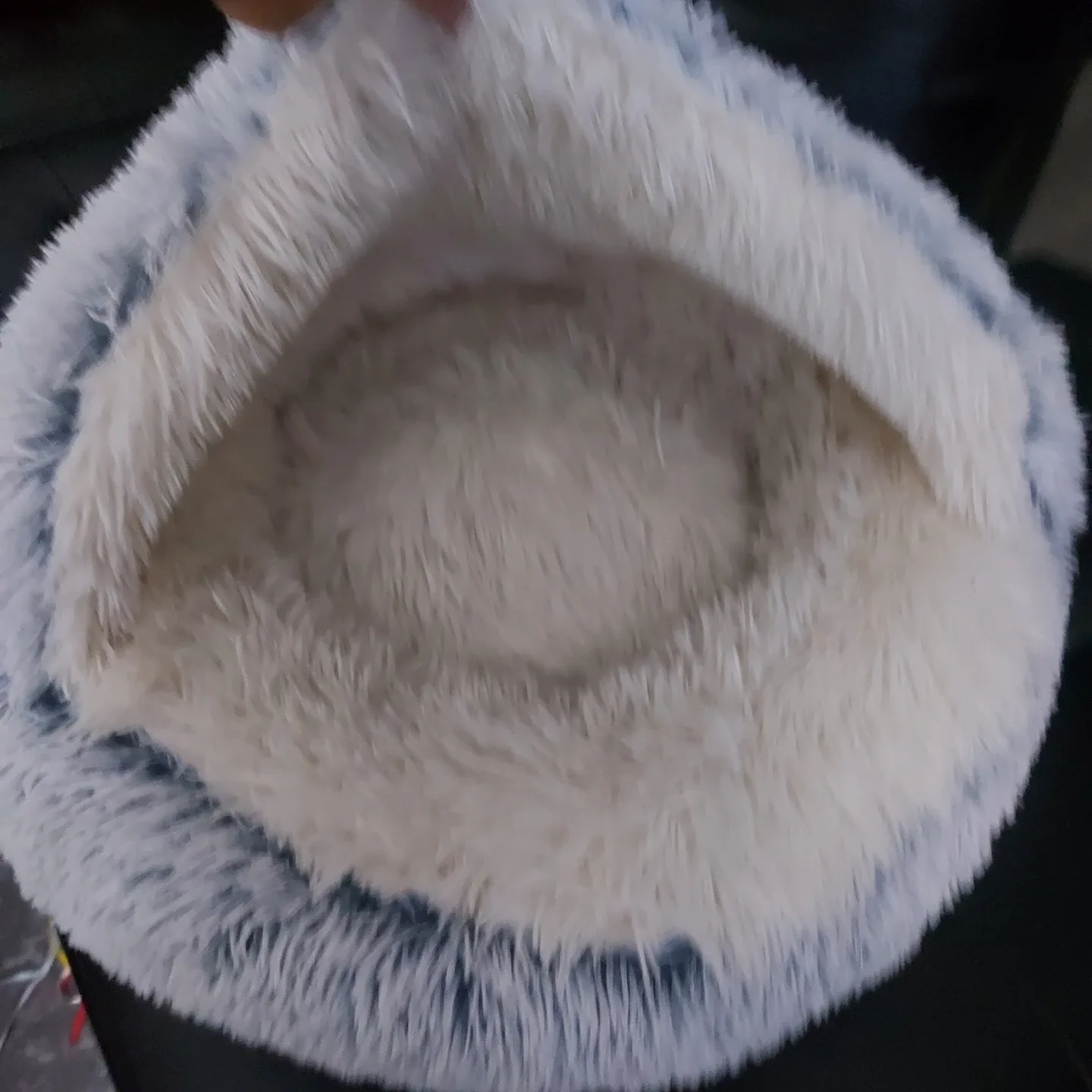 Fluffy Pet Bed - Blue & White image indicator(2)