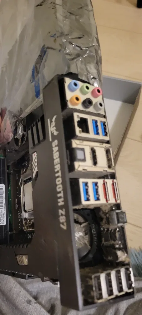 ASUS TUF Sabertooth Z87 Motherboard & Patriot Viper RAM image indicator(3)