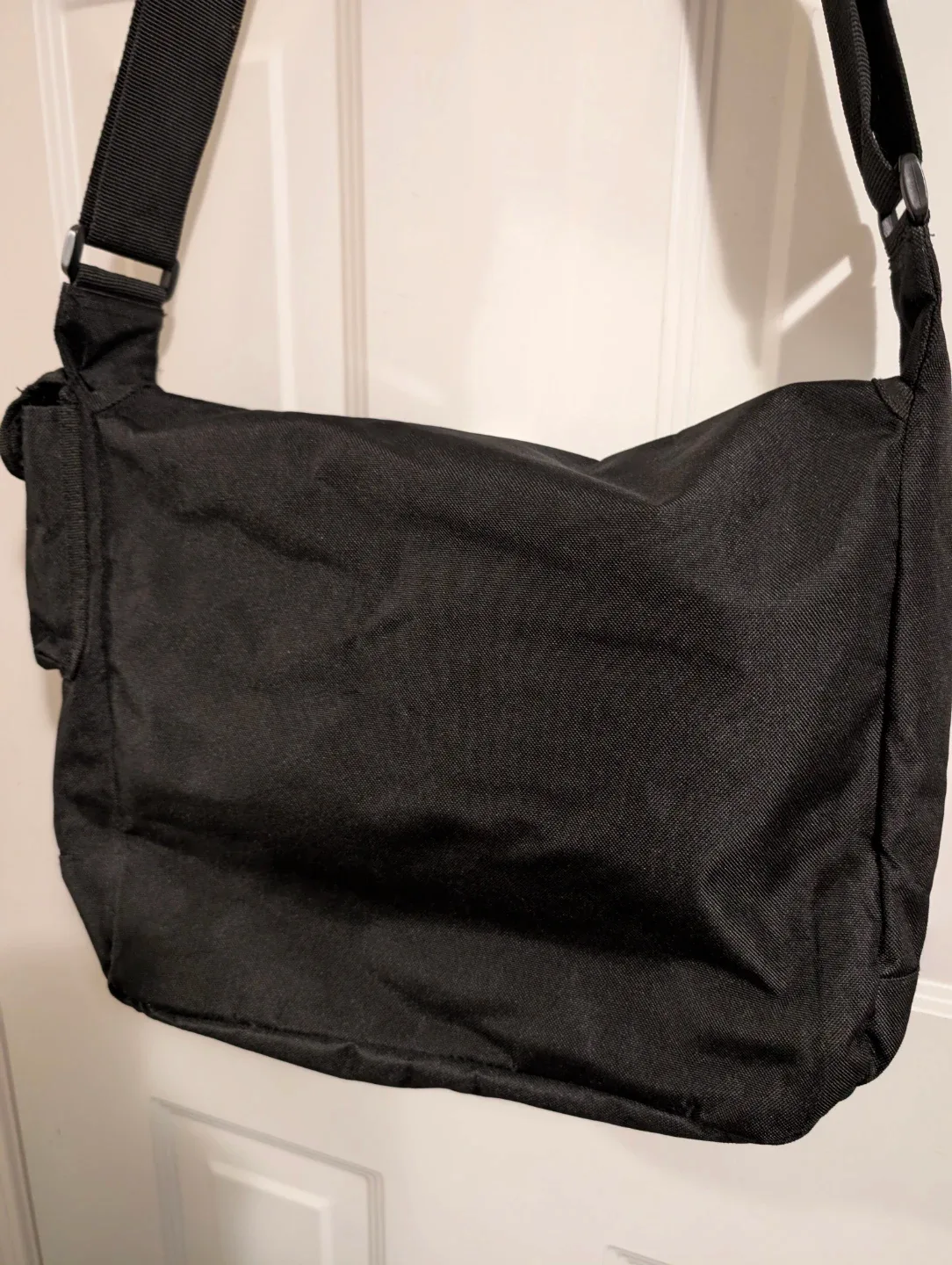 Tommy Hilfiger Black Messenger Bag image indicator(4)