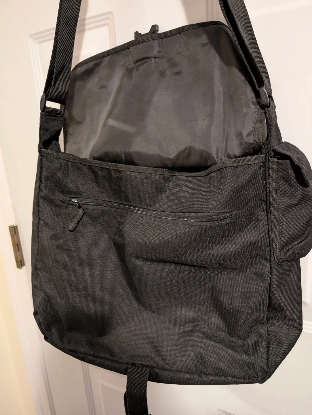 Tommy Hilfiger Black Messenger Bag image indicator(7)