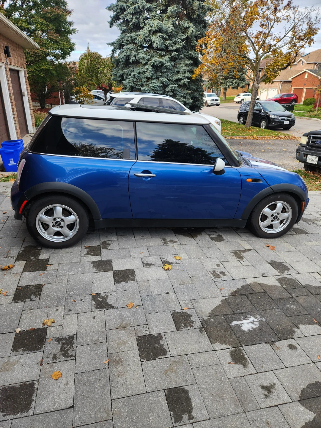 Blue Mini Cooper Hatchback - photo 3