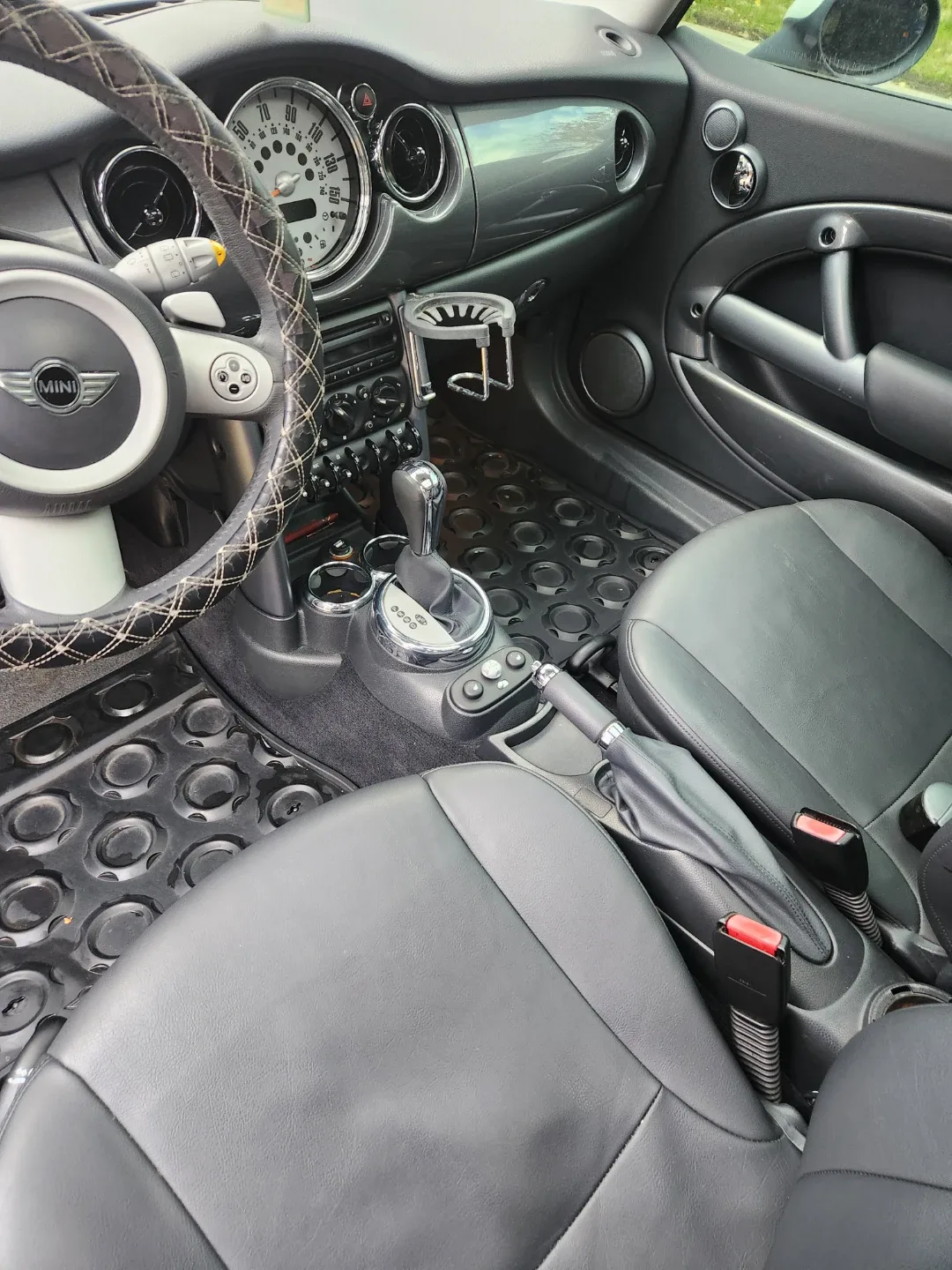 Blue Mini Cooper Hatchback image indicator(6)