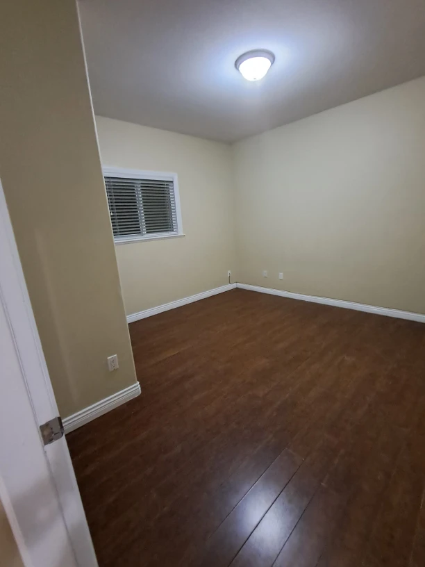 500’ 1bdrm suite at ground level in the grand house - photo 3