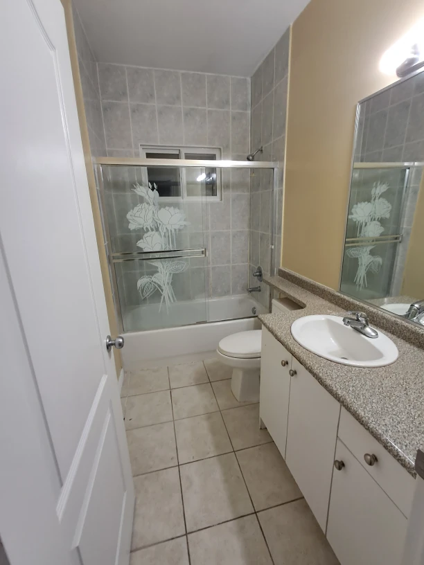 500’ 1bdrm suite at ground level in the grand house - photo 4