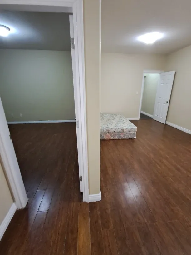 500’ 1bdrm suite at ground level in the grand house image indicator(5)