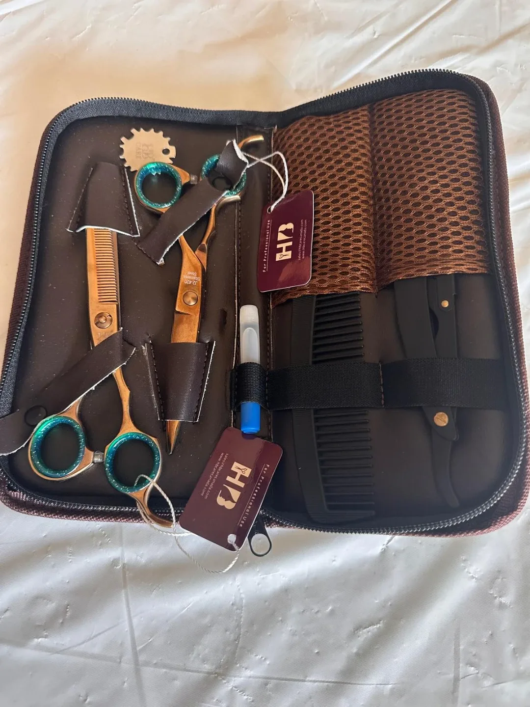 HB Care & Fakhra Pro Hairdressing Scissors Set image indicator(4)