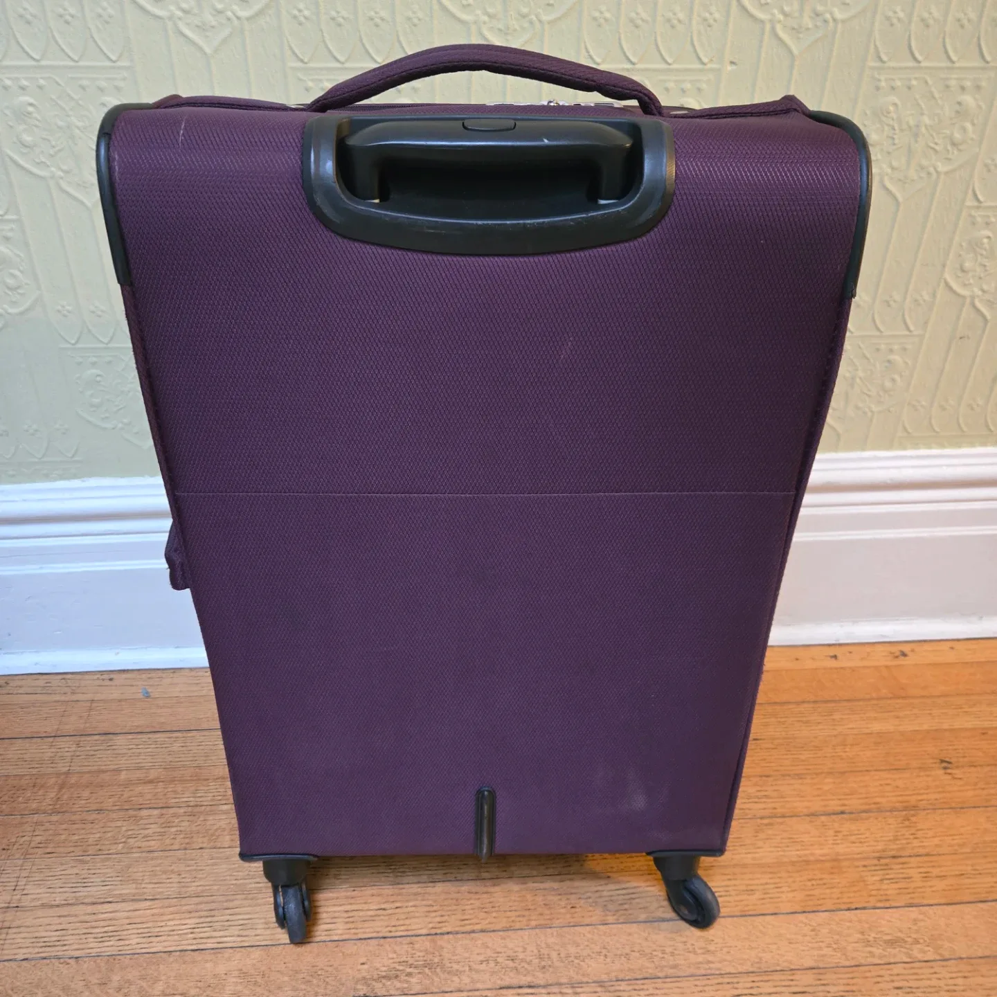 Swiss Gear Purple Suitcase image indicator(2)