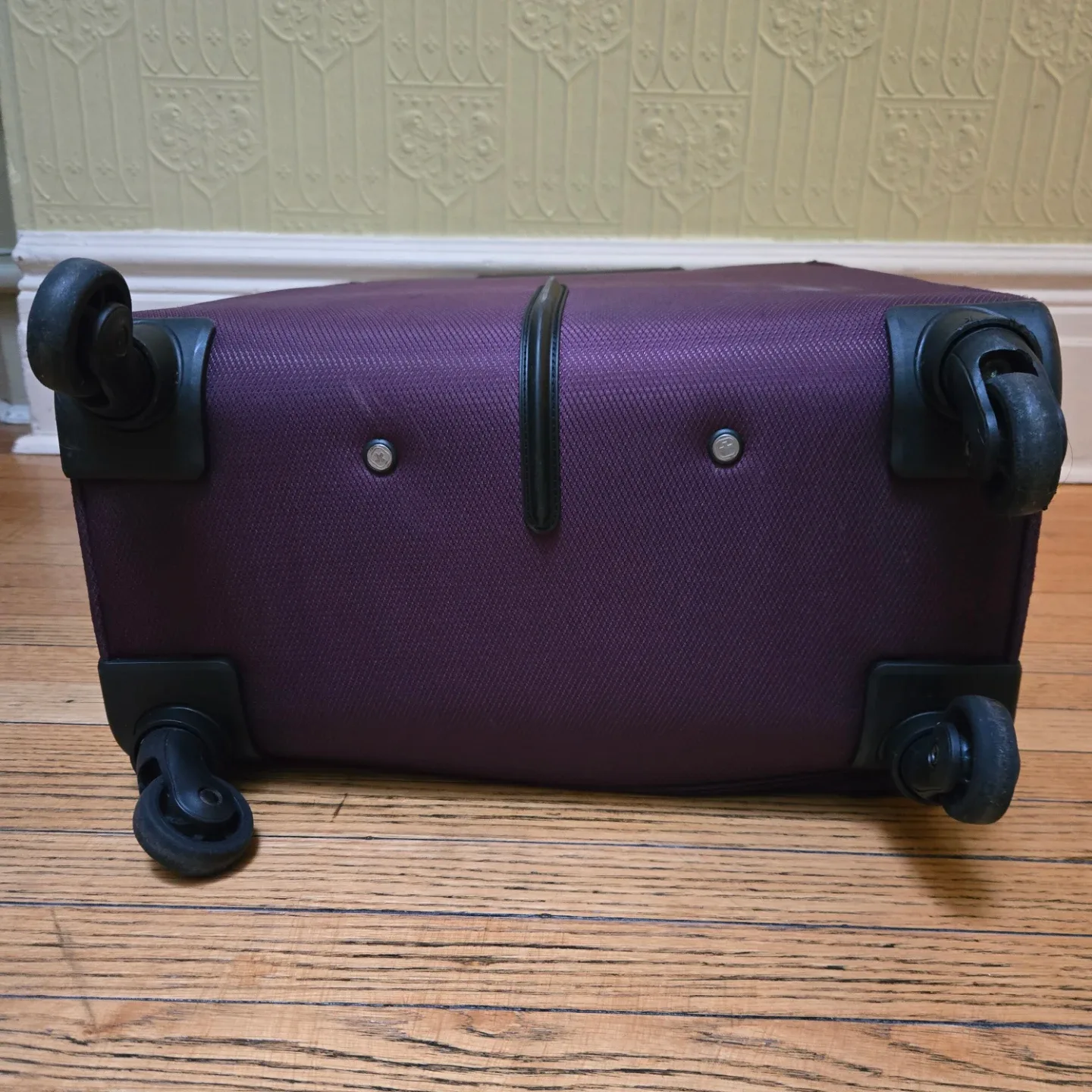 Swiss Gear Purple Suitcase image indicator(3)