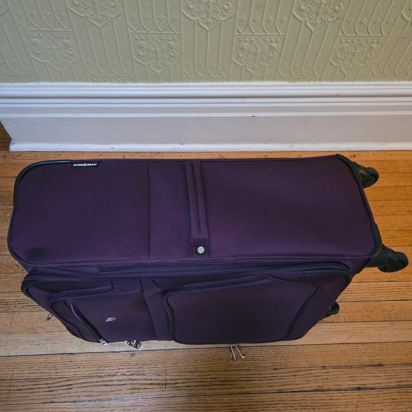 Swiss Gear Purple Suitcase image indicator(4)