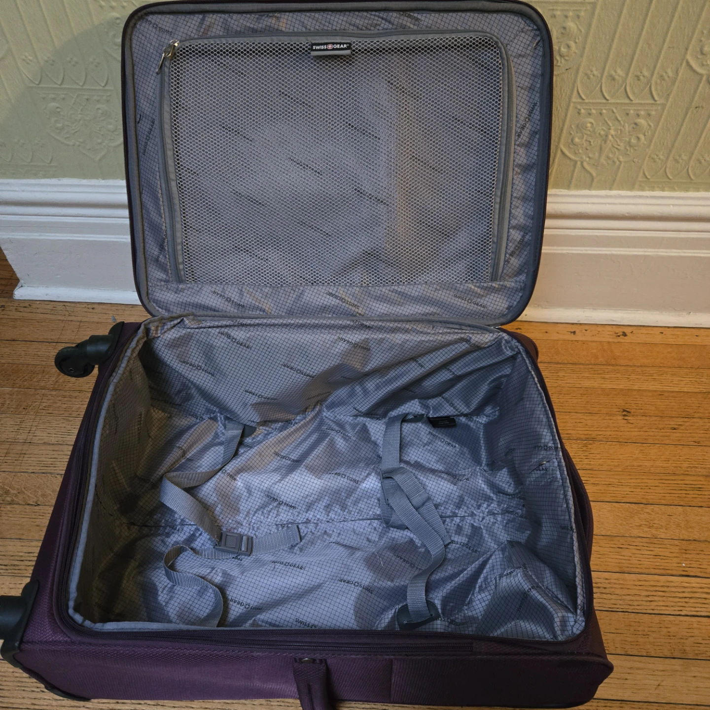 Swiss Gear Purple Suitcase - photo 5